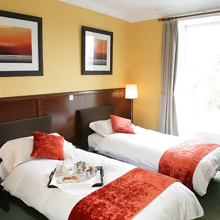 Hibernian House 3*